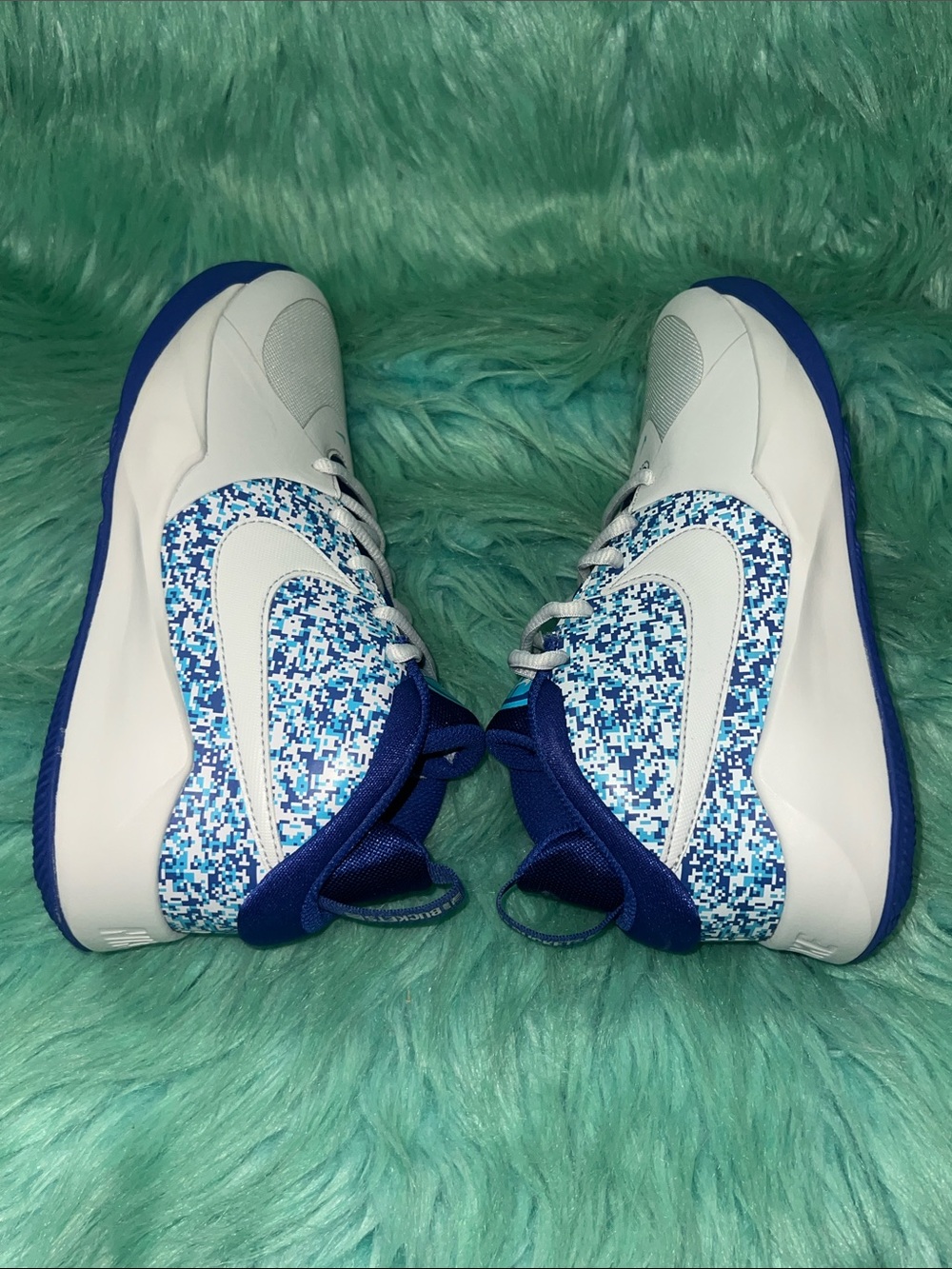 Nike Team Hustle D9 GS 'Digital Pixel 5Y - Like New - Picture 8 of 8
